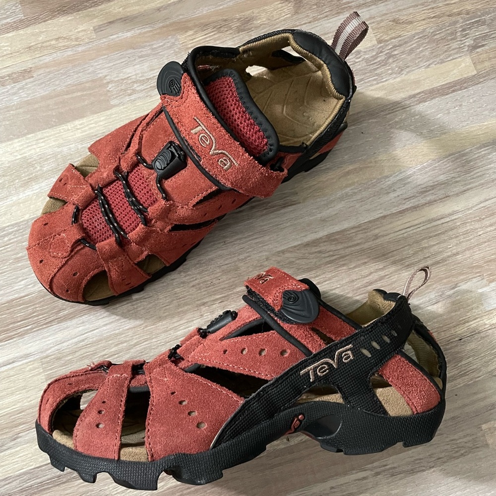 TEVA HIKING SANDALS